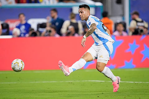 Lautaro Martínez scores Argentina's first goal against Colombia